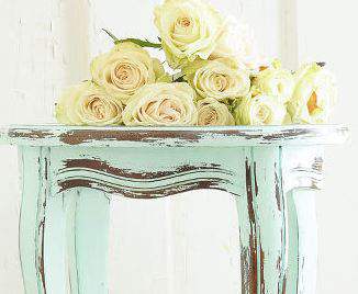 Distressing furniture with vinegar - DIY primitive decor