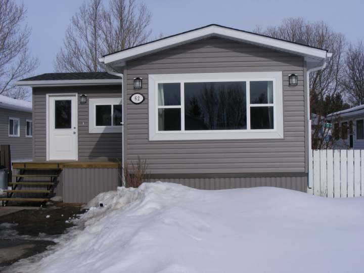 Exterior mobile home remodel - After new siding and windows and roof was installed - liseinalberta blogspot com