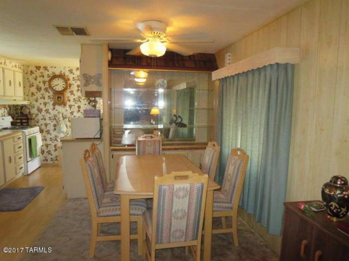 Fleetwood Broadmore Single Wide - Original Dining Room Design - Favorite Classic Mobile Home Models of Mobile Home Experts