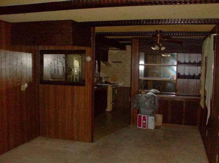 Classic mobile home models - Fleetwood Broadmore Single Wide - Original Living Room and Dining Room Design - Original unpainted panelling - Favorite Mobile Home Models of Mobile Home Experts