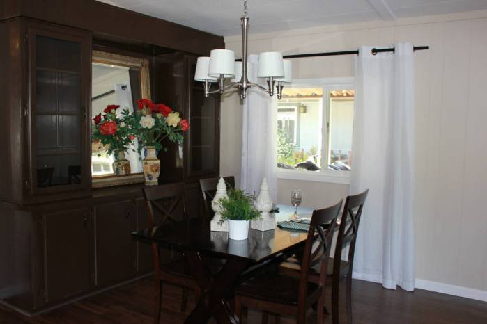 Fully Remodeled Manufactured Home in San Fran - Dining room