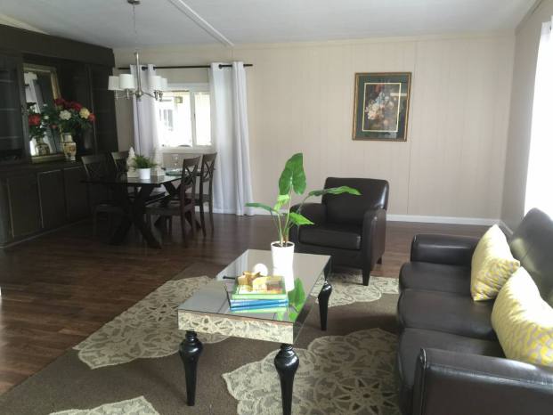 Fully Remodeled Manufactured Home in San Fran - Living room 2