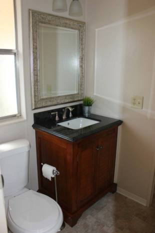 Fully Remodeled Manufactured Home in San Franciso - Bathroom