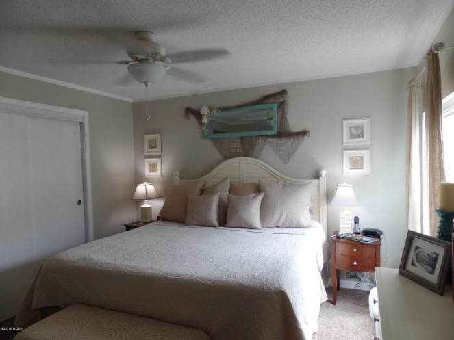 Gorgeous Single Wide Beach House - master bedroom