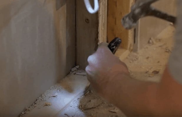 Loosen floor covering from bottom plate