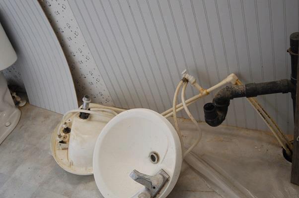 double wide bathroom remodel-sink before