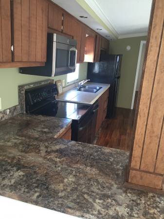 1998 Single Wide Manufactured Home gets new laminate counter tops