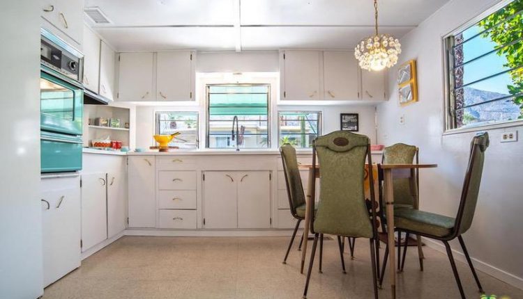 1962 Skyline single wide is a Vintage Mobile Home Beauty - Kitchen