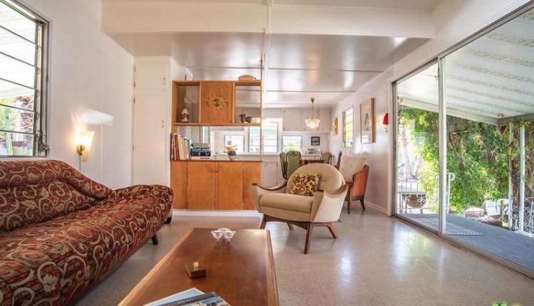 1962 Skyline single wide is a Vintage Mobile Home Beauty - Living Room