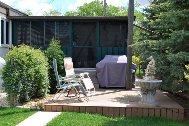 Screened deck back yard - 1978 manufactured home remodel