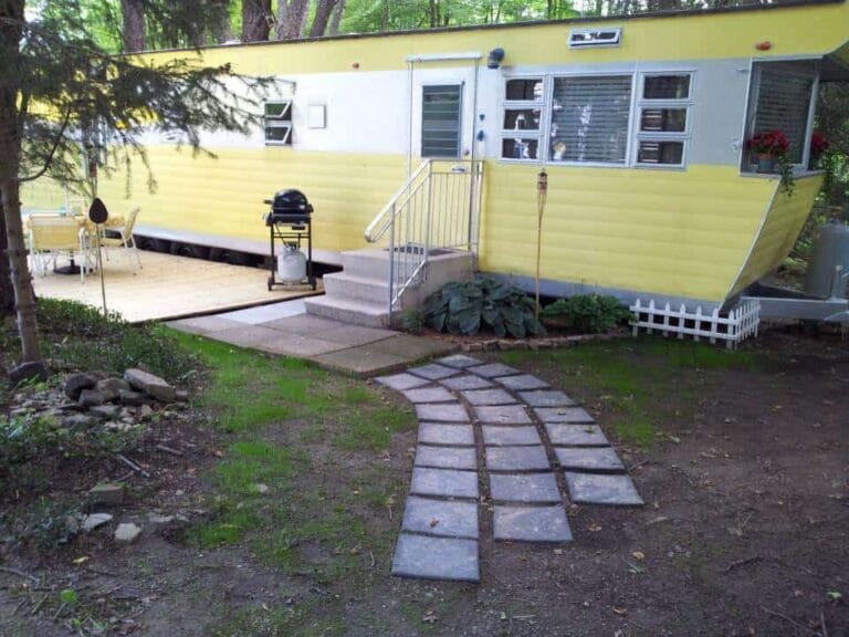 Vintage Mobile Home Restoration: Sensational 1955 Smoker Aristocrat