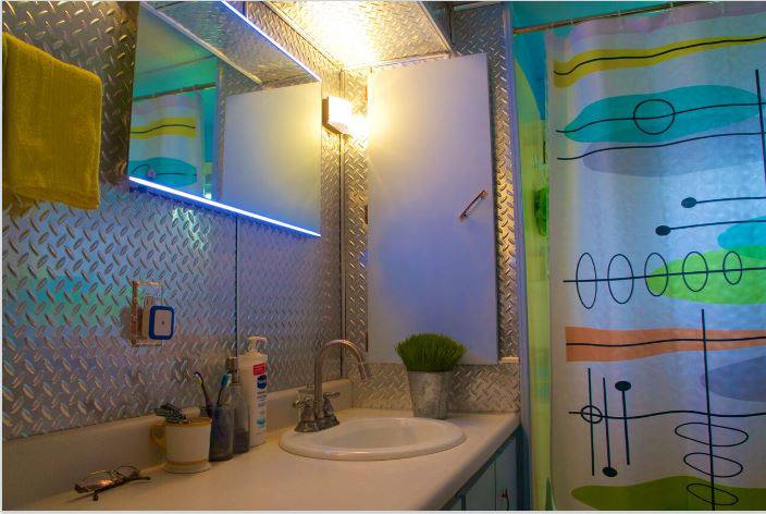 affordable mobile home remodel - 1968 Landola single wide goes Retro (bathroom after)
