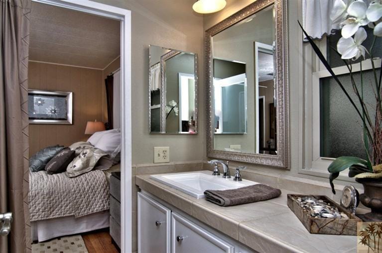 beautiful manufactured home tour - bathroom