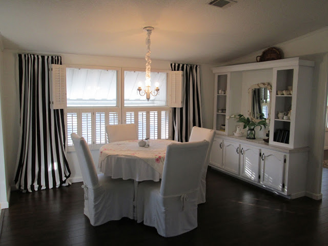 manufactured home-dining room after