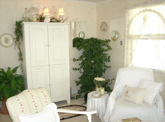 cottage decor in a mobile home