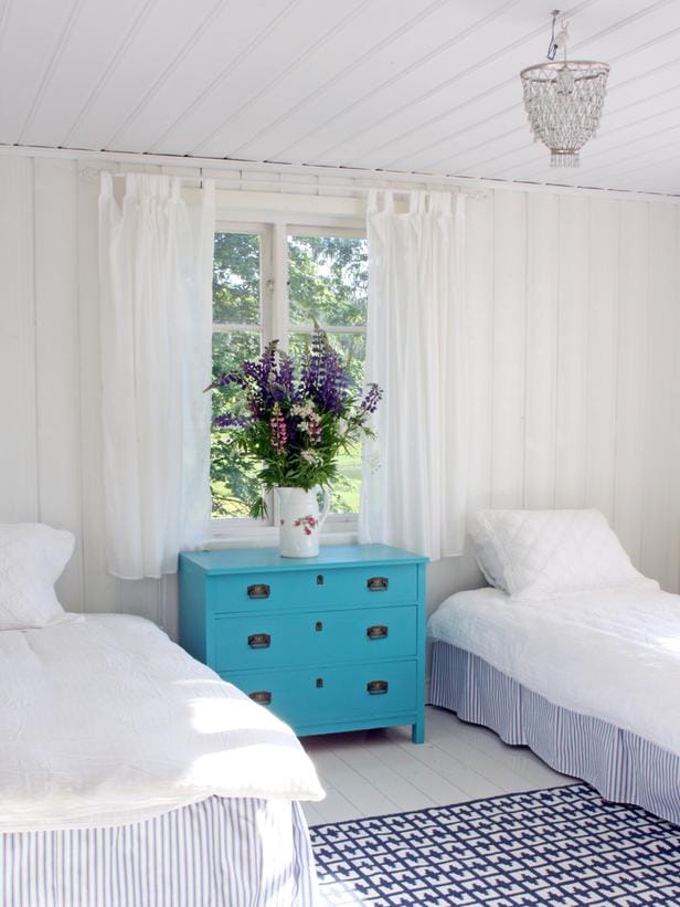 bold colors in small space decorating