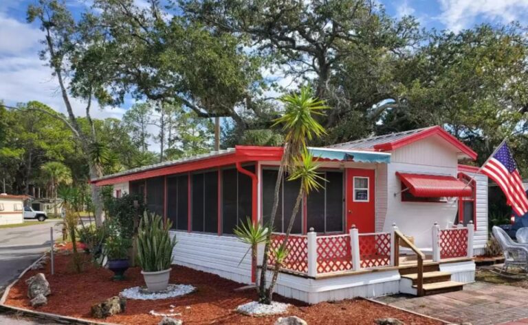 This 1984 Chic Tiny Home is Amazing