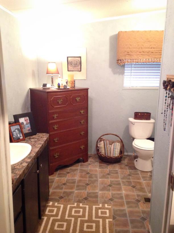 manufactured home makeover (bathroom after)