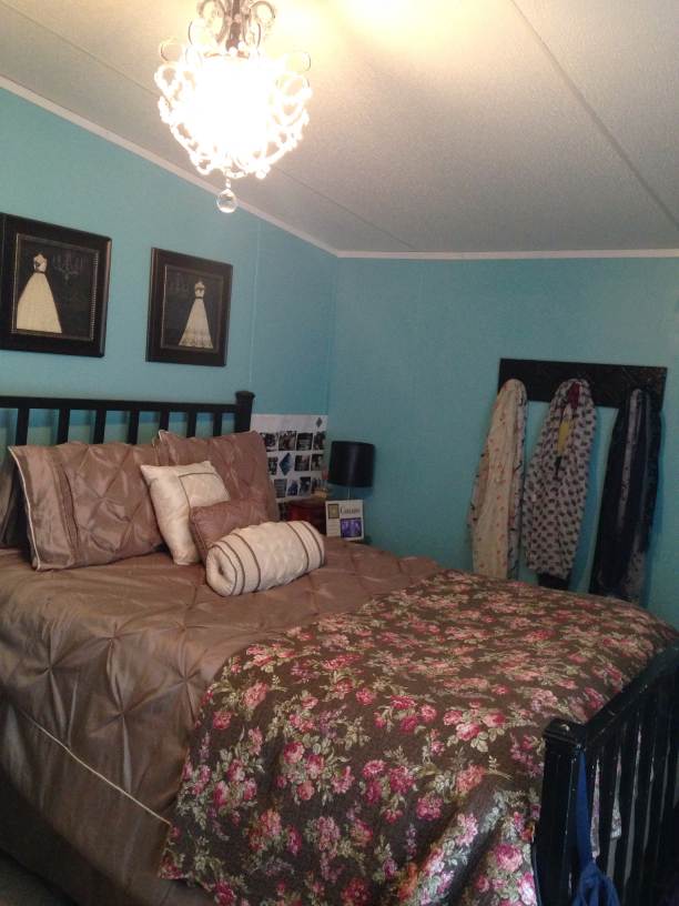 manufactured home makeover (bedroom 2 after)