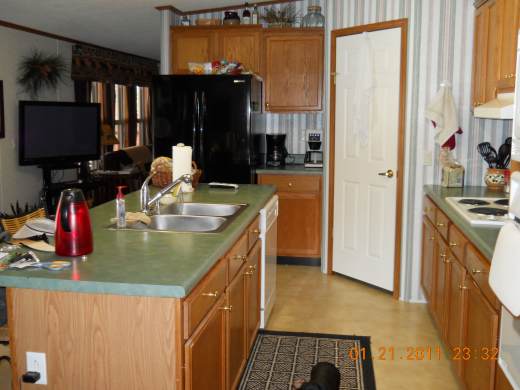 manufactured home remodel - kitchen before