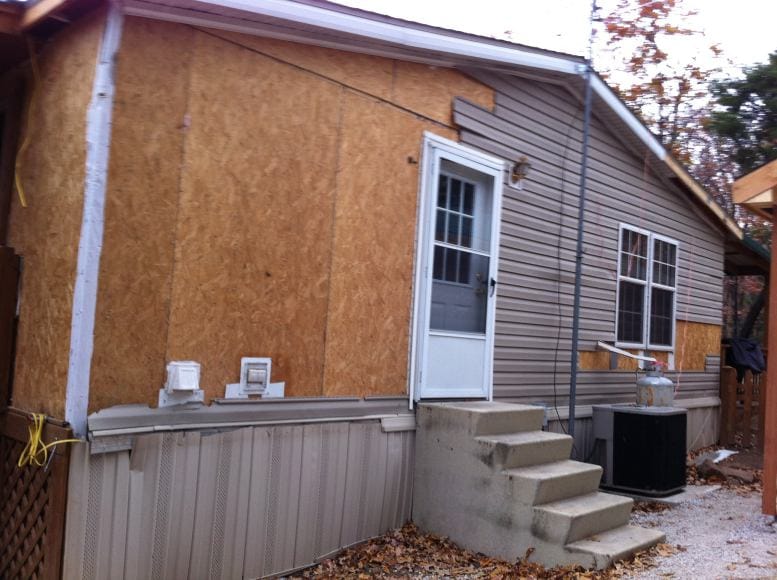 manufactured home remodel - old siding being removed