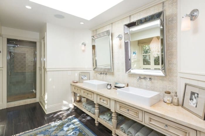 beautiful mobile home bathroom 
