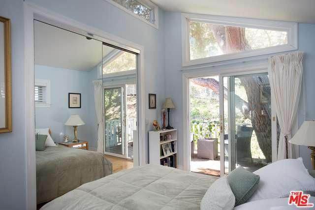 million dollar mobile home - minimalist cottage style manufactured home in Malibu - awesome bedroom