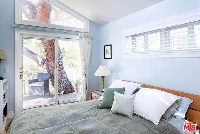 million dollar mobile home - minimalist cottage style manufactured home in Malibu - bedroom