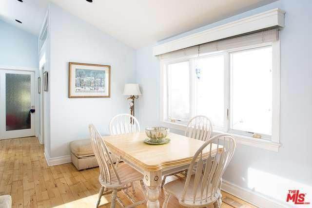 million dollar mobile home - minimalist cottage style manufactured home in Malibu - dining area