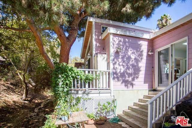 million dollar mobile home -minimalist cottage style manufactured home in Malibu - exterior