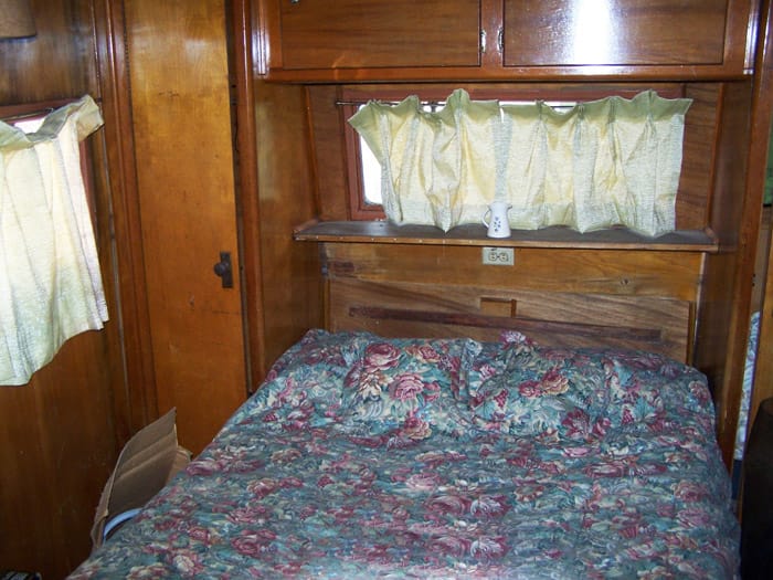 mobile home bedroom before remodel