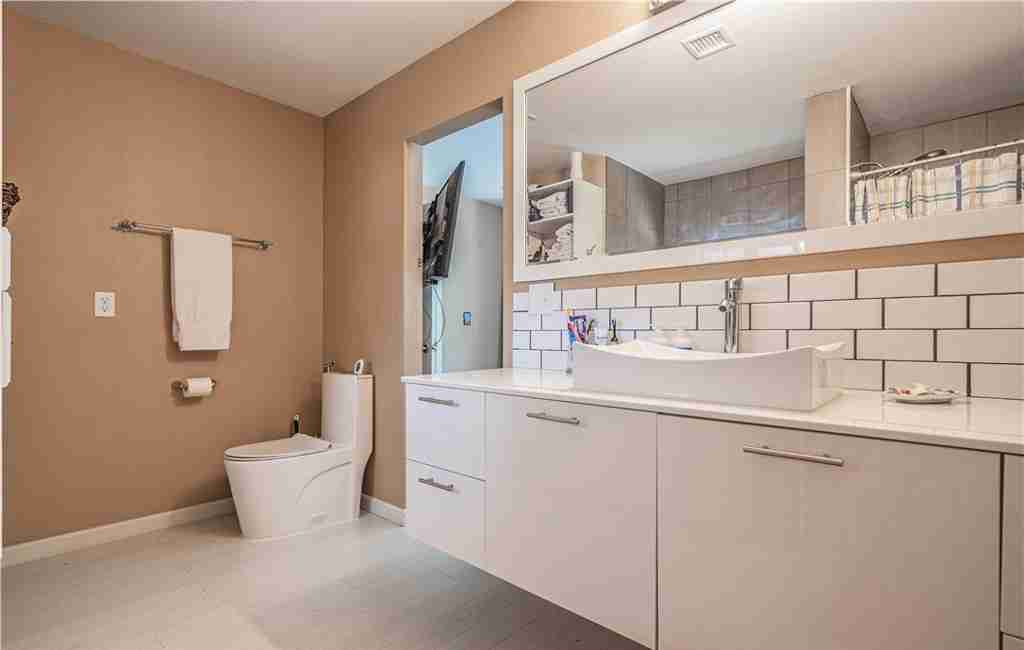 modern 1978 manufactured home bath 2 1
