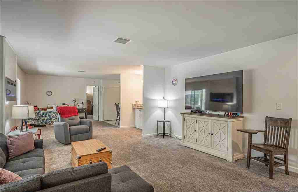 modern 1978 manufactured home living area