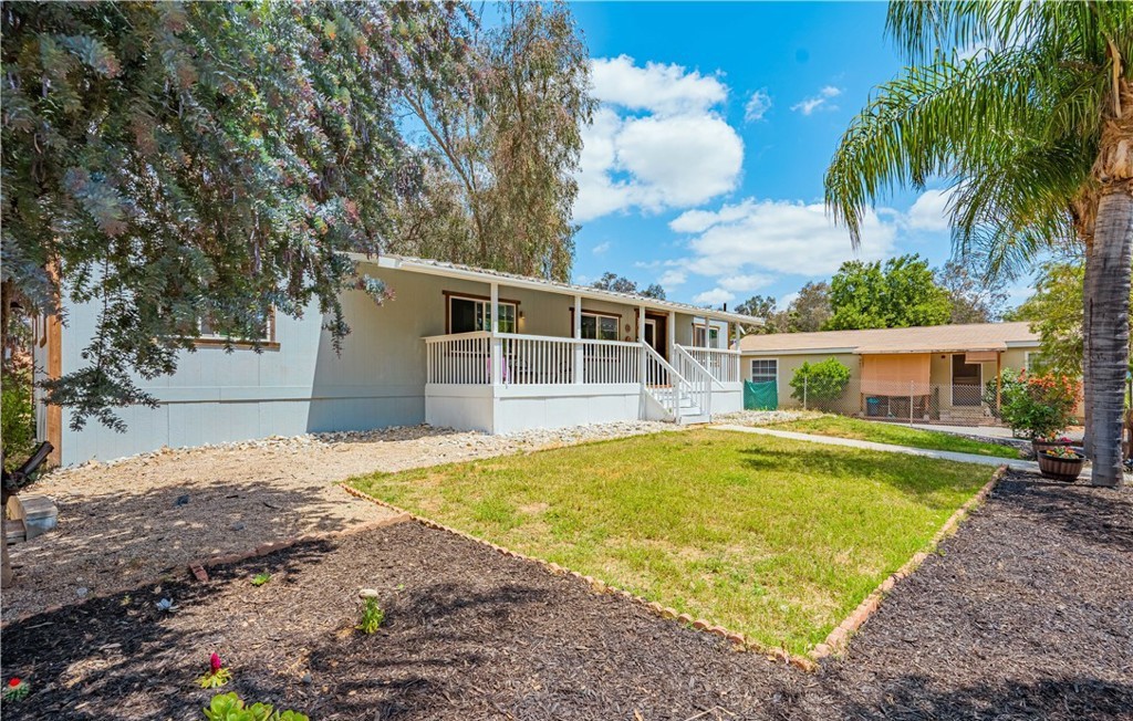modern 1978 manufactured home lawn