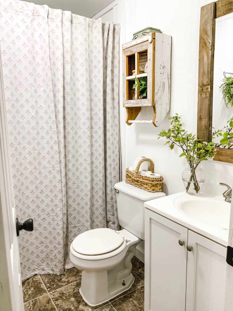modern farmhouse decor bath