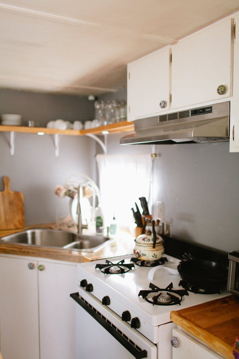 mobile home decor-modern kitchen in mobile home
