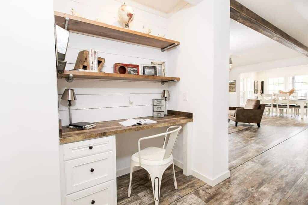 new-design-farmhouse-wood-accents