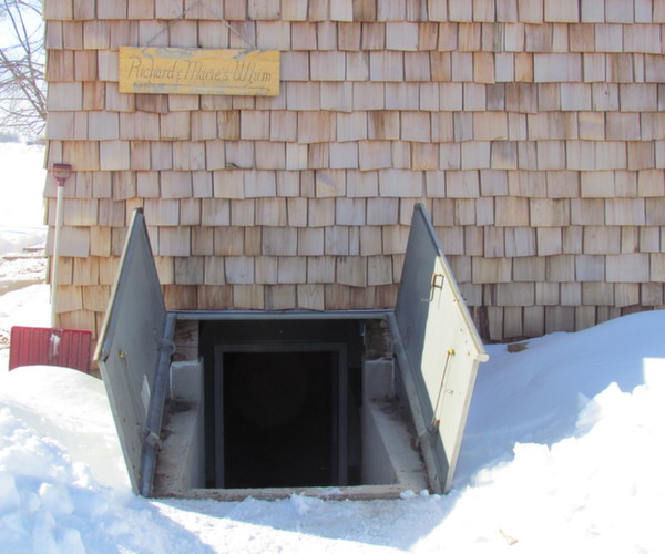basements under mobile homes-old_fashioned_type_of_cellar_door