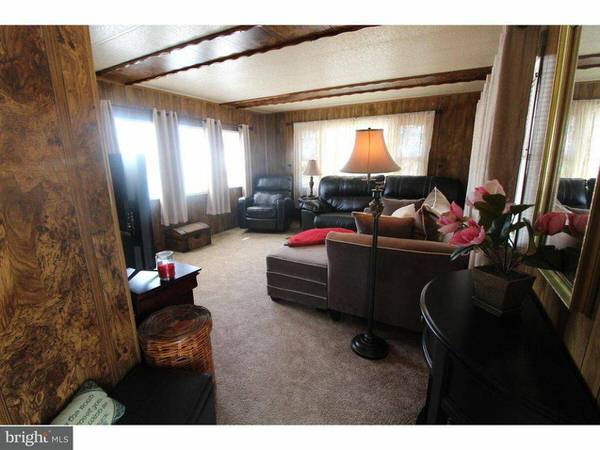 online mobile homes for sale-skyline living room