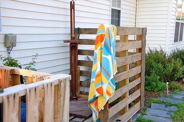 outdoor shower pallet project