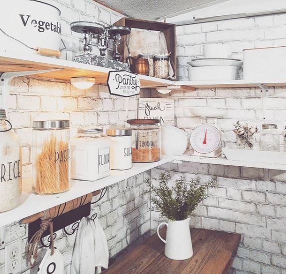 Mobile Home Decor – Smart Shelving Space