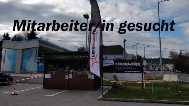 Wir suchen motivierte Leute für unser Verkaufsteam zu Silvester!
Du bist Feuerwerksbegeistert und möchtest an einem Verkaufsstand von uns arbeiten, dann haben wir das Richtige für dich. Komme in unsere junges Team und übernehme einen Verkaufsstand/Verkaufsstandort.

Ort und Zeit: 
Von 27.12 -31.12.2024 in 5204 Straßwalchen

- Vom Vorteil wäre ein eigener kleiner Transporter oder Anhänger.
- Voraussetzung ist das Interesse an Pyrotechnik bzw. Feuerwerk!

- Keine Vorkenntnisse nötig, keine spezielle pyrotechnische  Ausbildung nötig. (kurze Einschulung durch uns)

- Sehr gute Bezahlung über Kollektiv!

Melde dich bei uns, wir freuen uns auf deine Bewerbung.
Mail an: andreas@modernart-fireworks.at