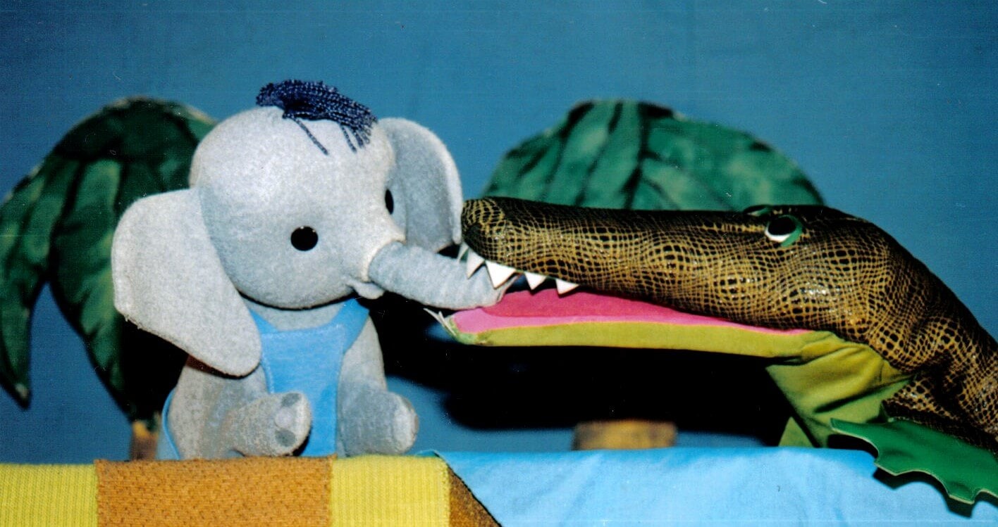 A kíváncsi kiselefánt | Domi bábszínháza