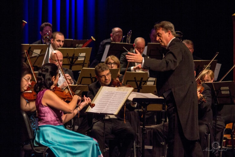 TAVASZI KERINGŐVARÁZS