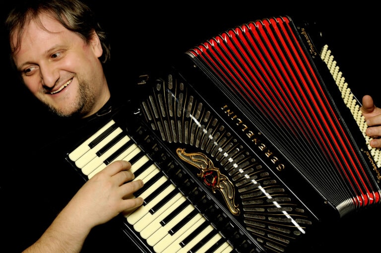 Orosz Zoltán harmonikaművész és Barátai újévi koncertje
