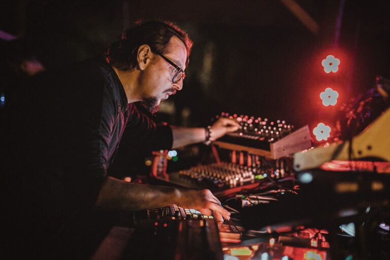 Üveg.ház | Szmrecsányi Boldizsár • Zságer Balázs