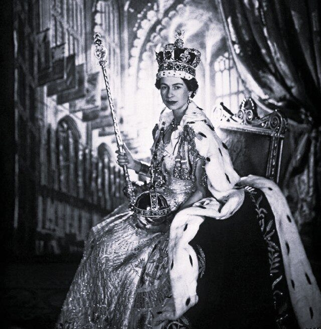 A királynő – II. Erzsébet 100 éve