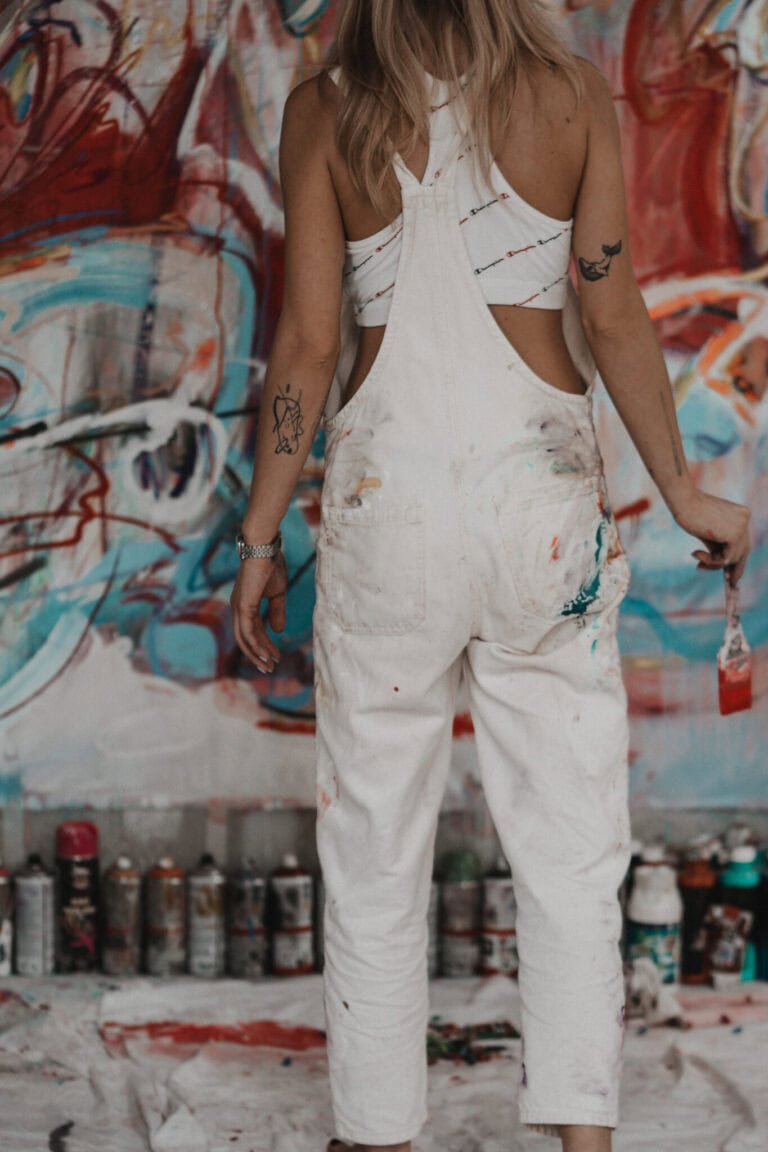 CSERBIK RITA: ECSET A KÉZBEN