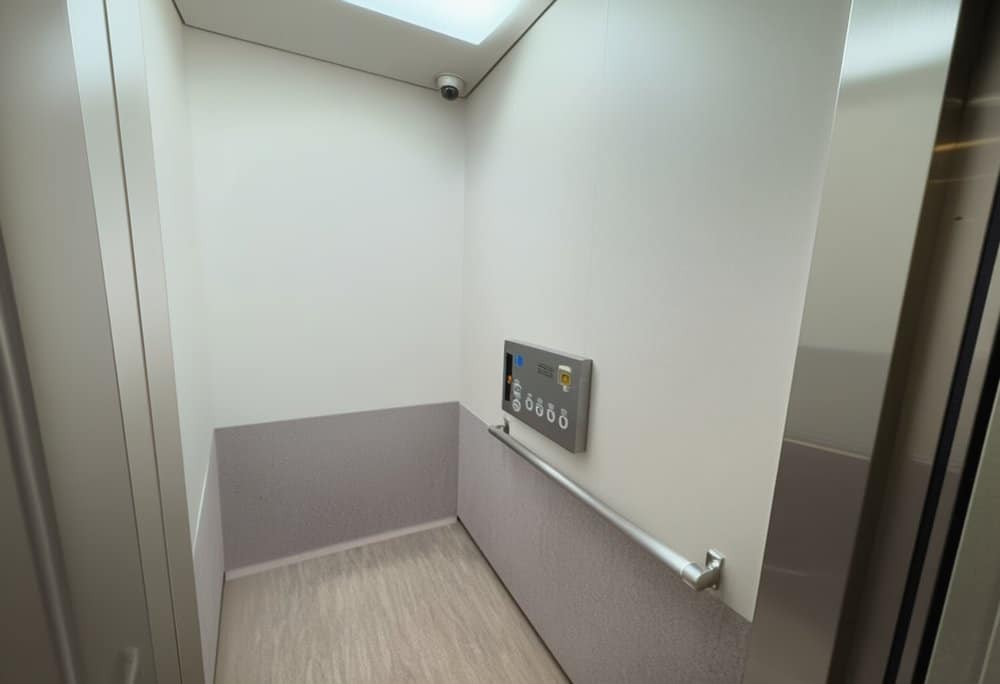 【もう限界】エレベーターでおしっこ大作戦!〜部活・飲み会帰りに野ションできずに、羞恥の室内放尿〜 hitomiエロ漫画raw(同人誌)無料サンプル画像034