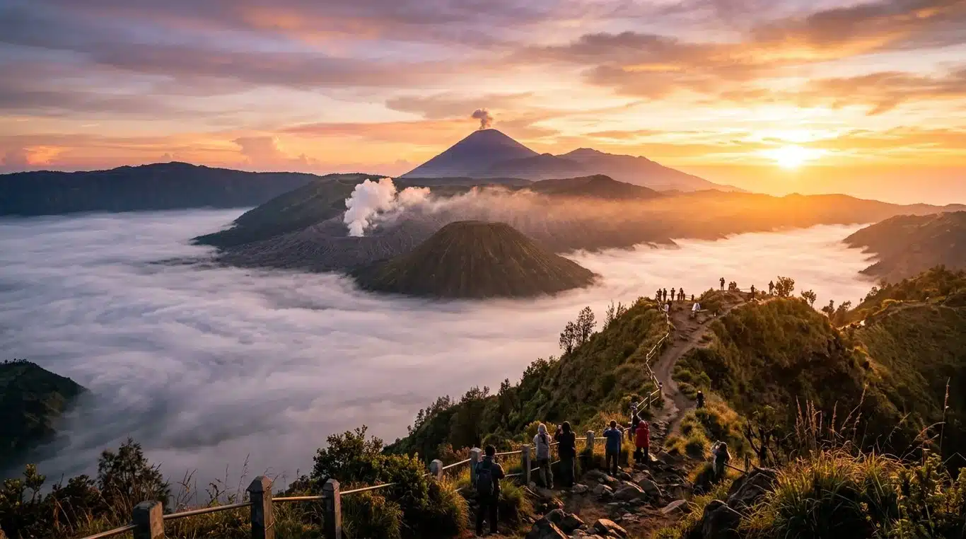 Lever de soleil spectaculaire sur le Mont Bromo et sa mer de nuages